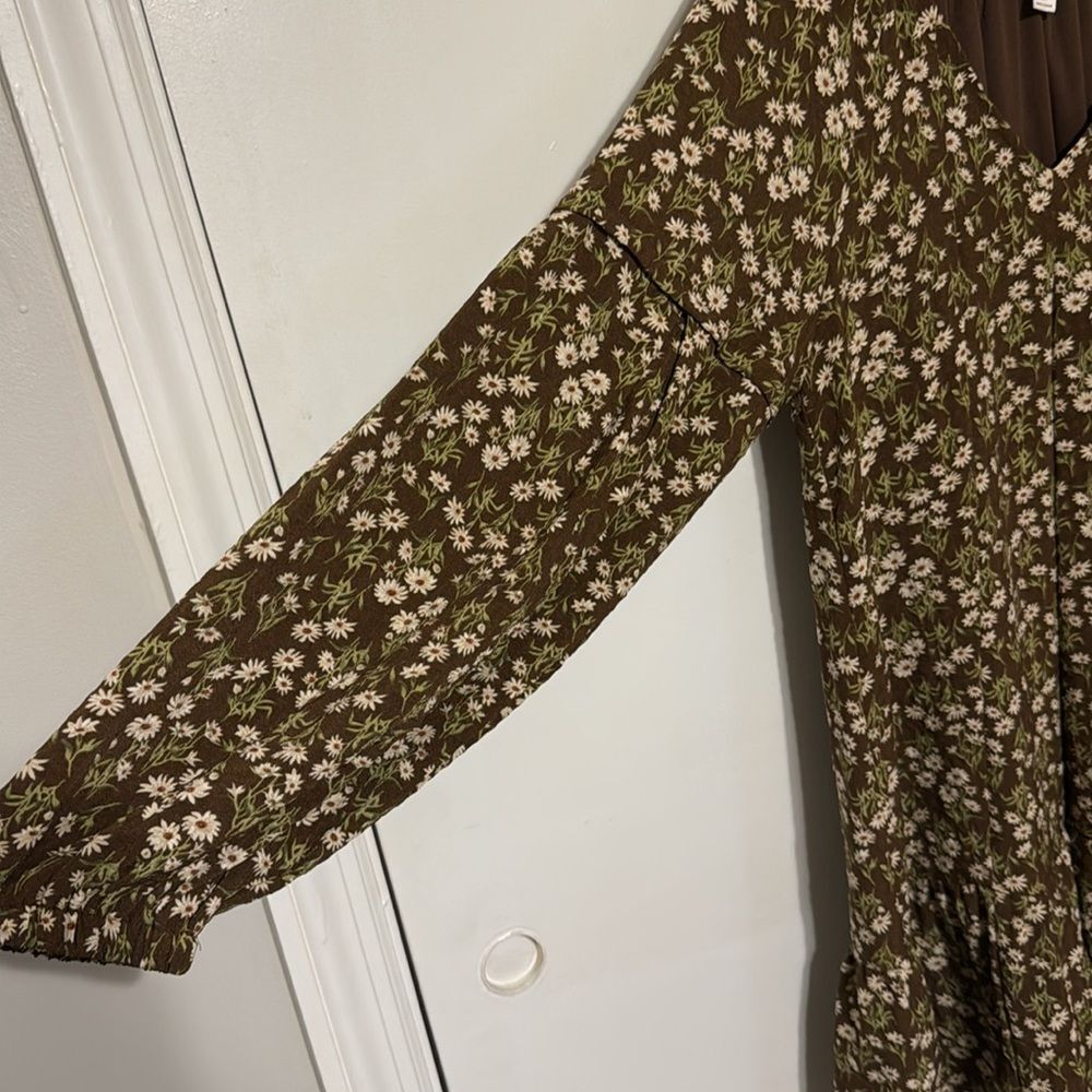 NWT Love Riche Long Sleeve V Neck Floral Dress Ruffle Neutral Women's Medium - Picture 3 of 12